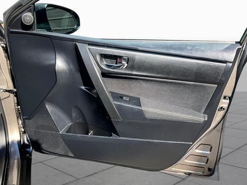 Used 2018 Toyota Corolla LE FWD image 21