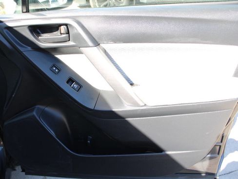 Used 2017 Subaru Forester 2.5i Premium w/ All-Weather Package image 7