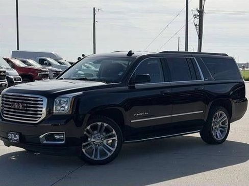 Used 2018 GMC Yukon XL SLT w/ Premium Edition AWD/4WD image 3