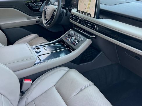 Certified 2020 Lincoln Aviator Reserve w/ Equipment Group 202A AWD/4WD image 18