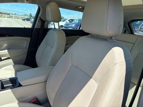 Used 2018 Buick Regal Essence w/ Driver Confidence Package #1 AWD/4WD image 14