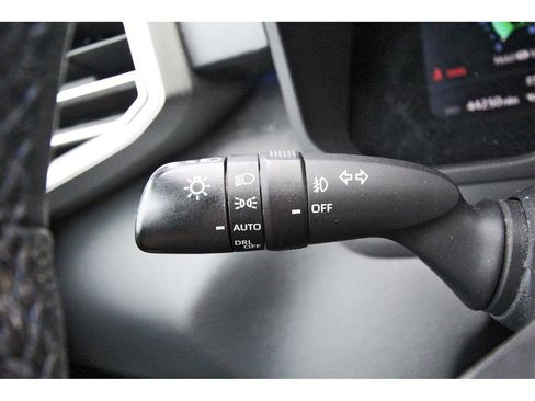 Used 2023 Toyota Tundra Platinum image 13