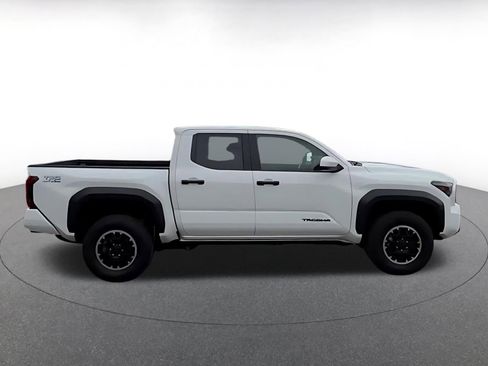 Used 2025 Toyota Tacoma TRD Off-Road AWD/4WD image 15