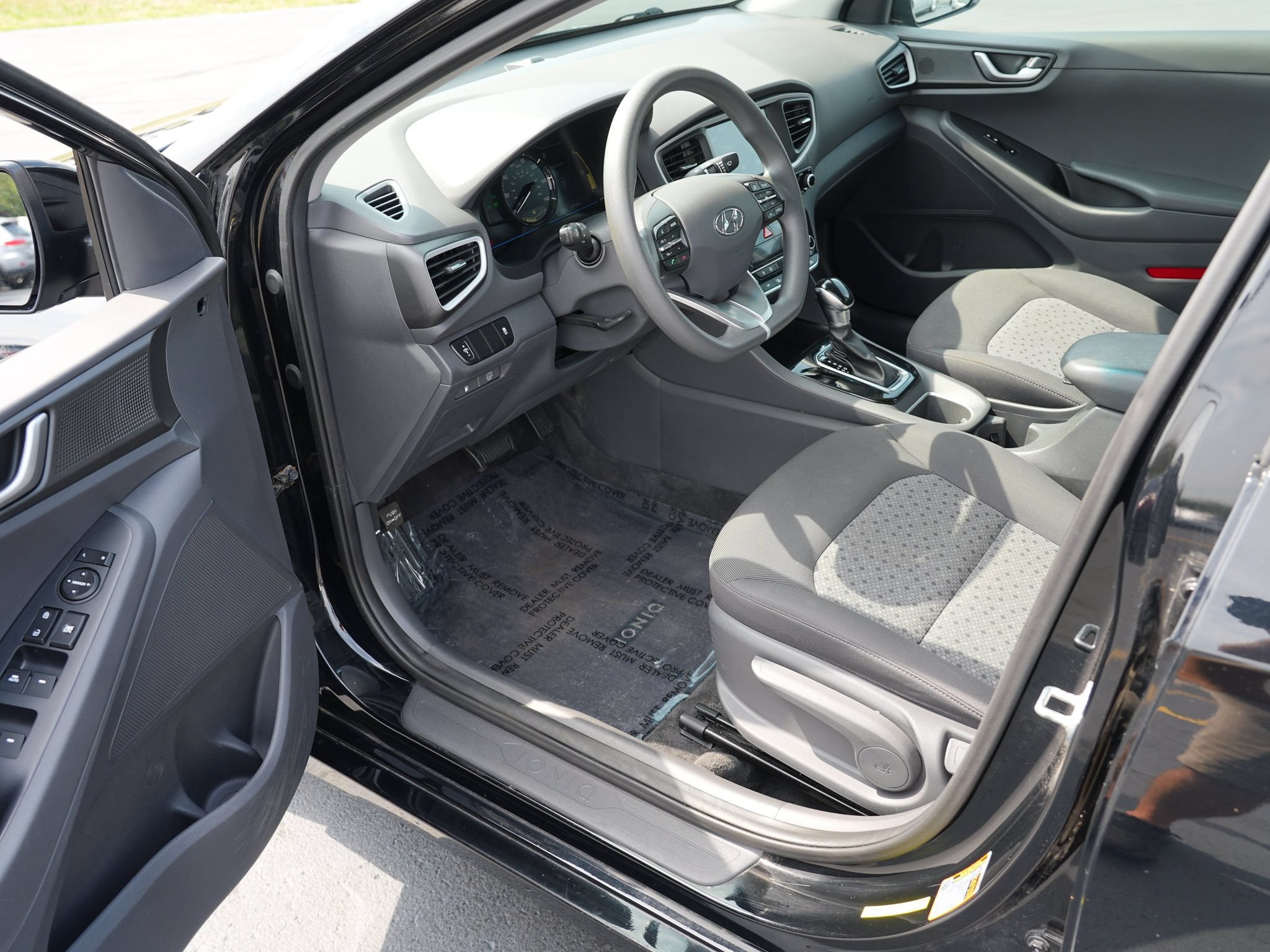 Used 2018 Hyundai Ioniq Blue FWD image 14