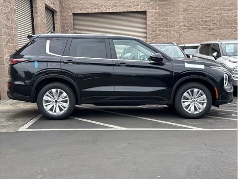 New 2026 Mitsubishi Outlander ES FWD image 4