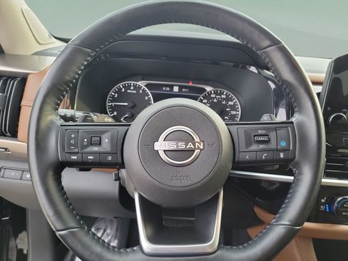 Used 2022 Nissan Pathfinder Platinum w/ Cargo Package AWD/4WD image 17