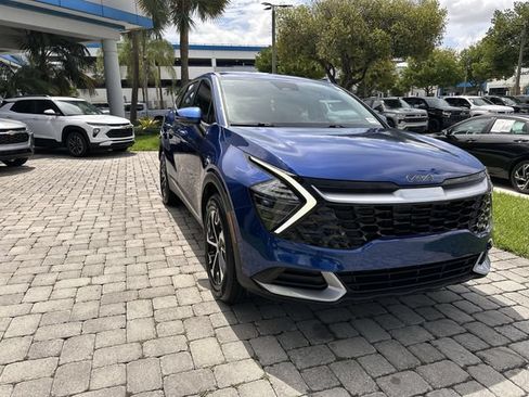 Used 2025 Kia Sportage EX FWD image 18