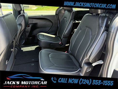 Used 2026 Chrysler Pacifica Limited FWD image 28