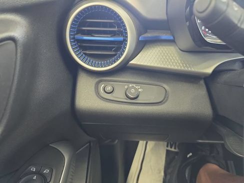 Used 2025 Chevrolet Trax LS w/ LS Convenience Package FWD image 20