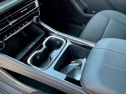 New 2026 Chevrolet Traverse LT w/ LPO, Floor Liner Package FWD image 8
