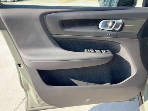 Certified 2023 Volvo XC40 Recharge Ultimate image 22