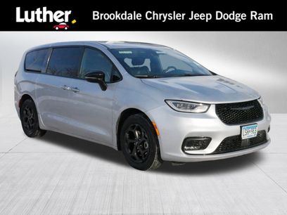 Used 2023 Chrysler Pacifica Limited w/ S Appearance Package