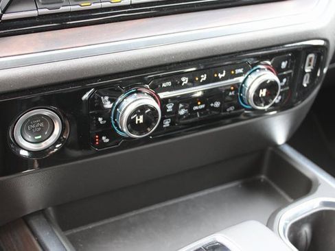 Used 2024 GMC Sierra 1500 SLT image 25