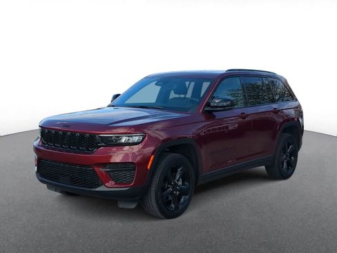 Used 2023 Jeep Grand Cherokee Altitude AWD/4WD image 4