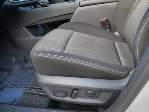 Used 2025 Nissan Rogue SV image 20