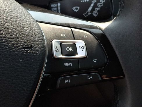 Used 2020 Volkswagen Tiguan SEL AWD/4WD image 19