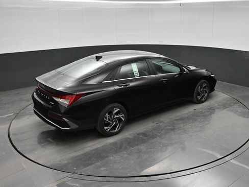 New 2026 Hyundai Elantra Limited FWD image 33