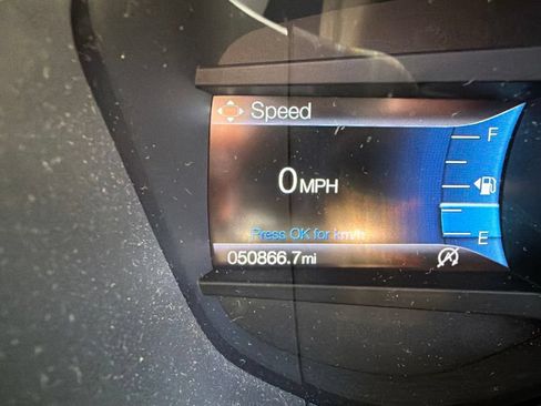 Used 2019 Ford Fusion SE FWD image 4