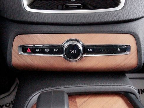 Certified 2024 Volvo XC90 B5 Plus image 9