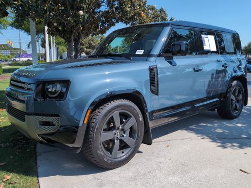Used 2025 Land Rover Defender 110 X-Dynamic SE AWD/4WD image 5