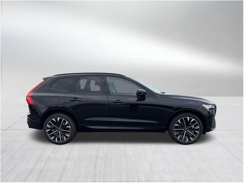 New 2026 Volvo XC60 B5 Ultra image 4