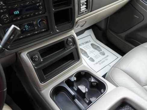 Used 2005 GMC Yukon XL 2500 SLT w/ SLT Preferred Equipment Group image 25