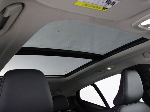 Certified 2025 Volvo XC40 B5 Core image 23