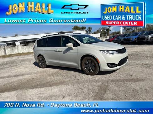 Used 2020 Chrysler Pacifica Touring-L w/ S Appearance Package image 15