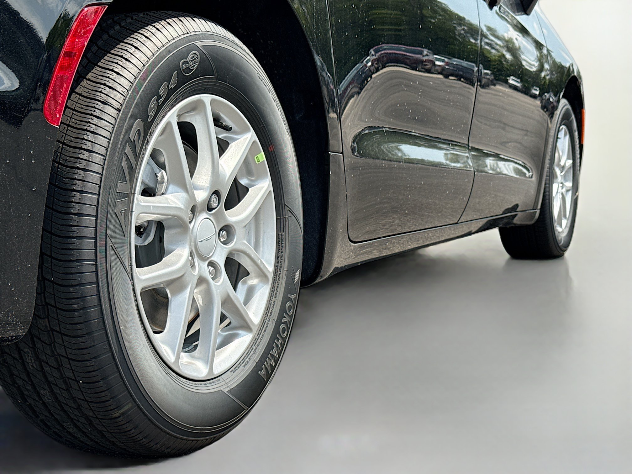 New 2027 Chrysler Pacifica Select FWD image 15