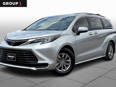 Used 2025 Toyota Sienna LE