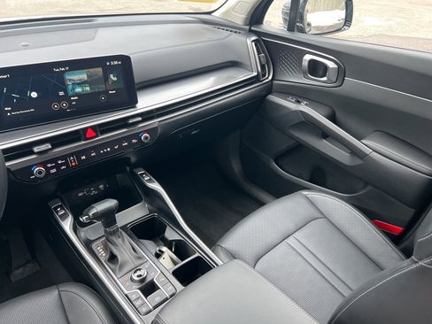 Certified 2024 Kia Sorento S image 23