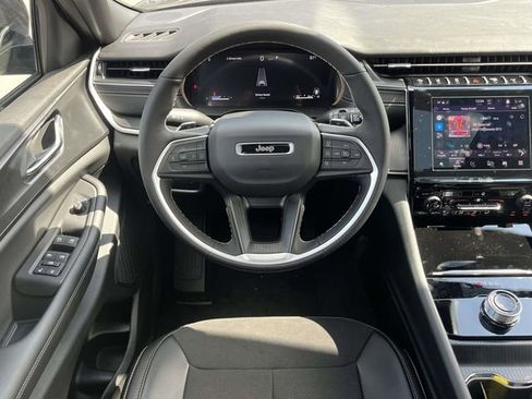 New 2025 Jeep Grand Cherokee L Altitude image 16
