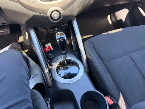 Used 2017 Hyundai Veloster Value Edition image 19