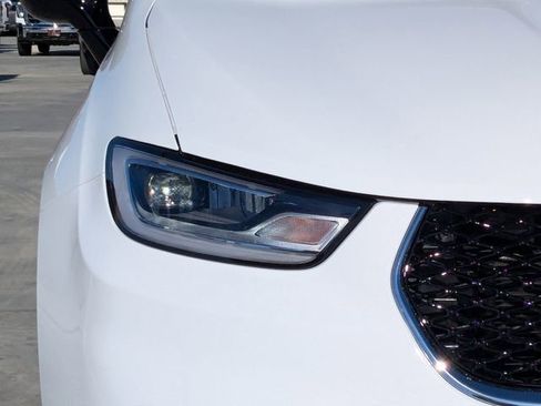 New 2026 Chrysler Pacifica Select image 9