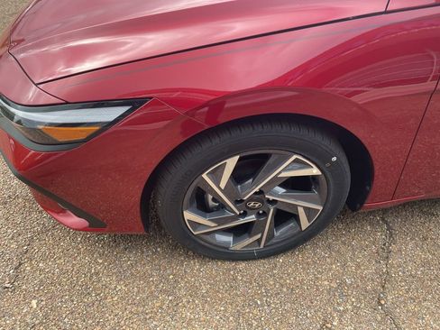 Certified 2025 Hyundai Elantra Sport FWD image 3