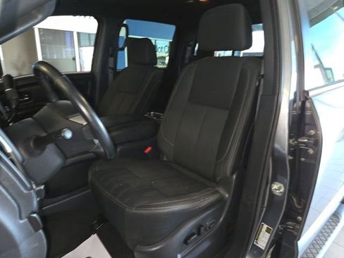 Used 2019 Nissan Titan SV w/ SV Convenience Package image 11