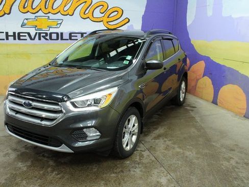 Used 2017 Ford Escape SE w/ Equipment Group 201A image 4