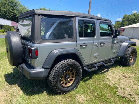 Used 2018 Jeep Wrangler Unlimited Sport AWD/4WD image 3
