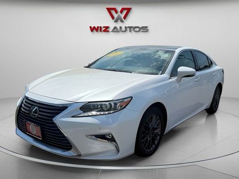 Used 2017 Lexus ES 350 w/ Luxury Package FWD image 1