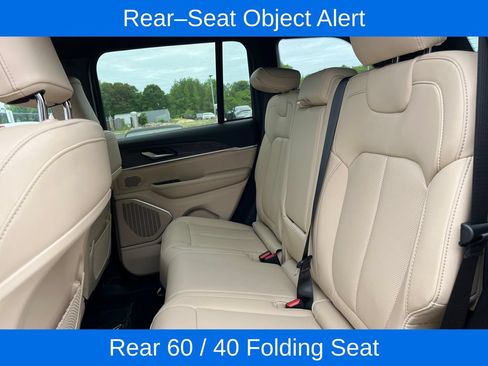 New 2026 Jeep Grand Cherokee Limited w/ Luxury Tech Group II AWD/4WD image 26