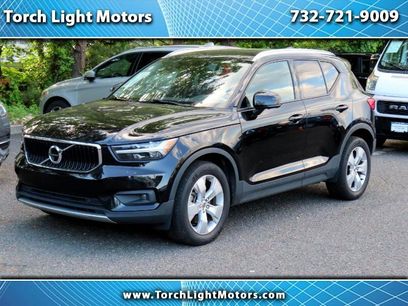 Used 2022 Volvo XC40 T5 Momentum