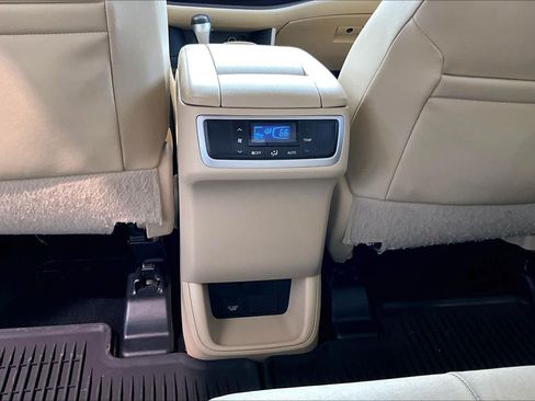 Used 2016 Toyota Highlander XLE FWD image 33