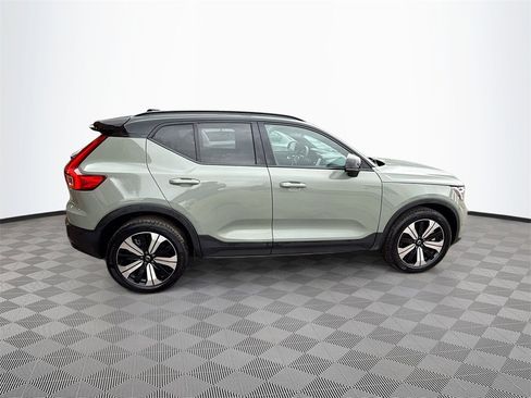 Used 2023 Volvo XC40 Recharge Plus image 5