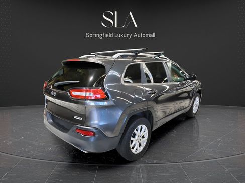 Used 2016 Jeep Cherokee Latitude w/ Cold Weather Group AWD/4WD image 4