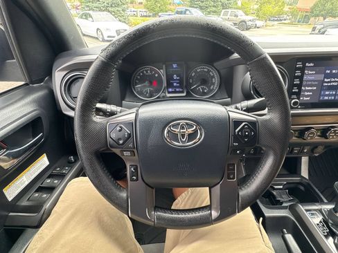 Used 2020 Toyota Tacoma TRD Off-Road w/ Technology Package AWD/4WD image 28
