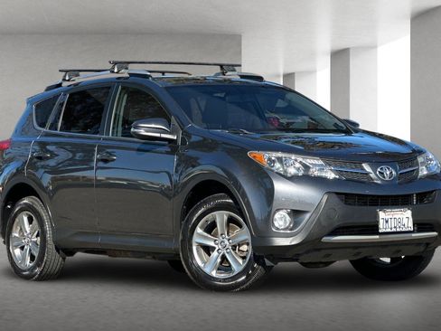 Used 2015 Toyota RAV4 XLE image 2