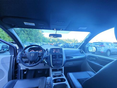 Used 2017 Dodge Grand Caravan SXT w/ Driver Convenience Group FWD image 21