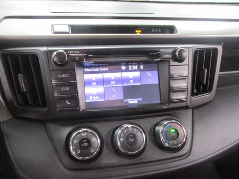 Used 2018 Toyota RAV4 LE w/ All Weather Liner Package AWD/4WD image 33