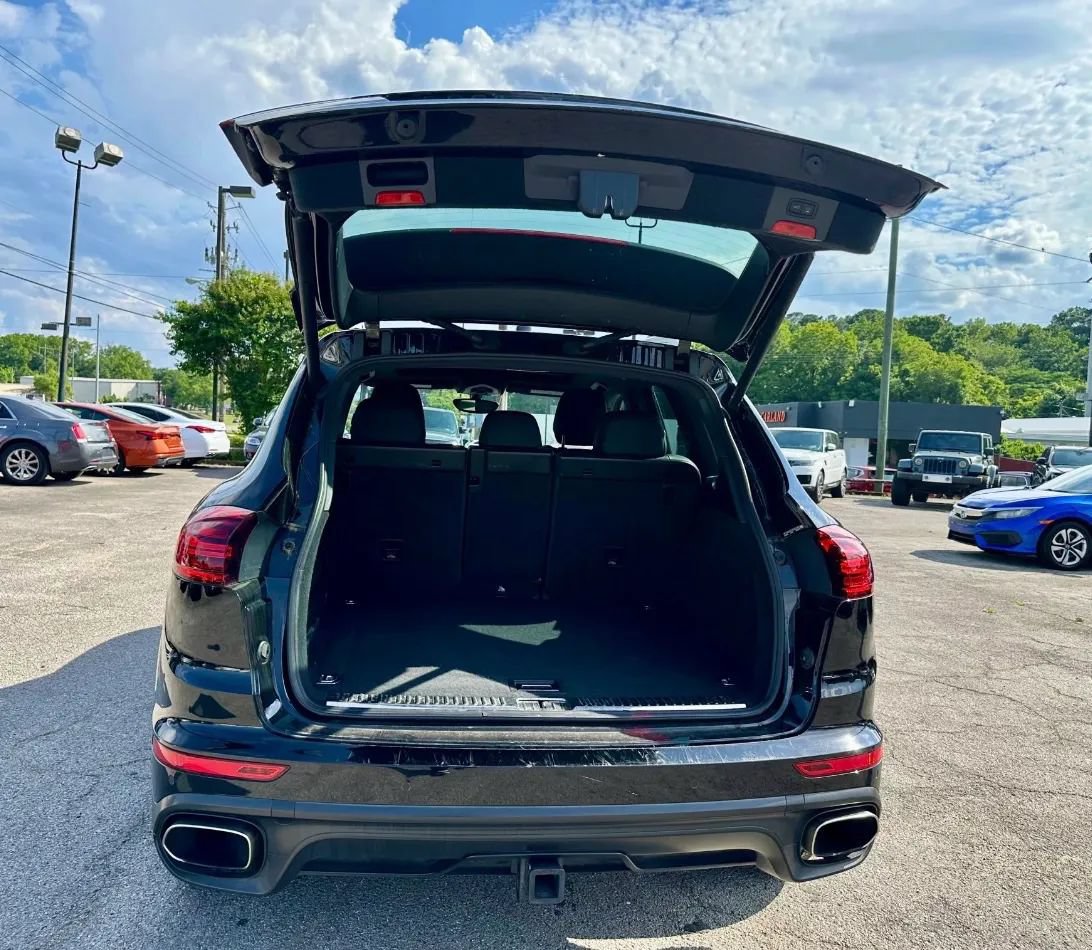 Used 2016 Porsche Cayenne AWD/4WD image 8