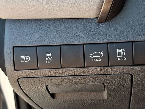 Used 2020 Toyota Camry LE FWD image 23